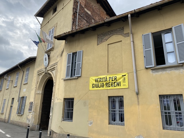 "Verità per Giulio Regeni": lo striscione a palazzo comunale